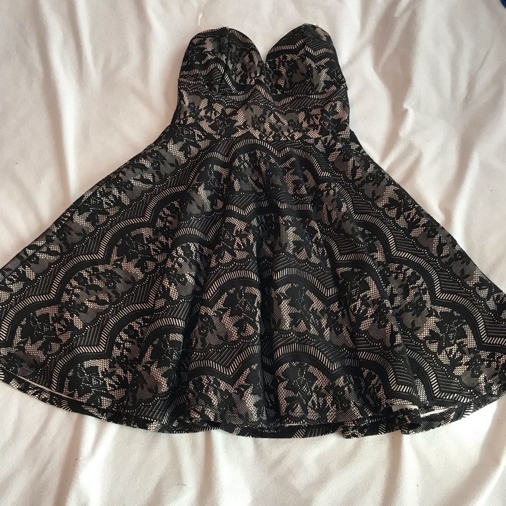 Lacey strapless short dress